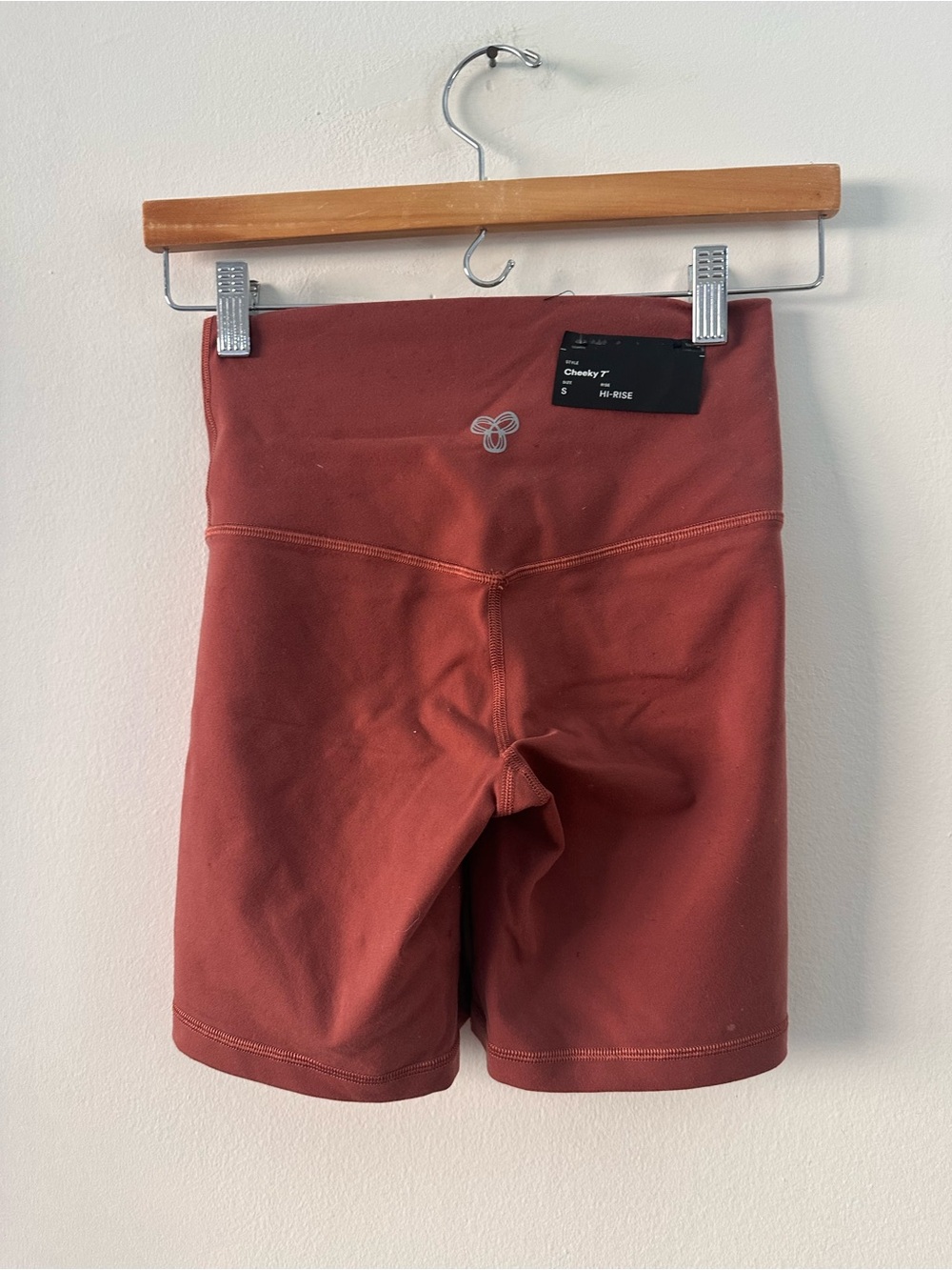NWT Aritzia TnAction Cheeky 7” hi rise bike shorts in Burgundy size small